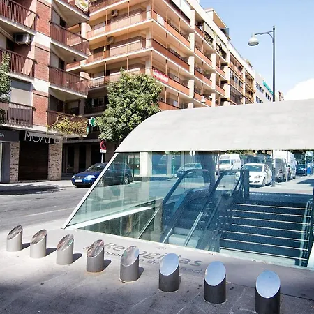 Bright & Elegant City Centre 3 Bedroom Apartment-3